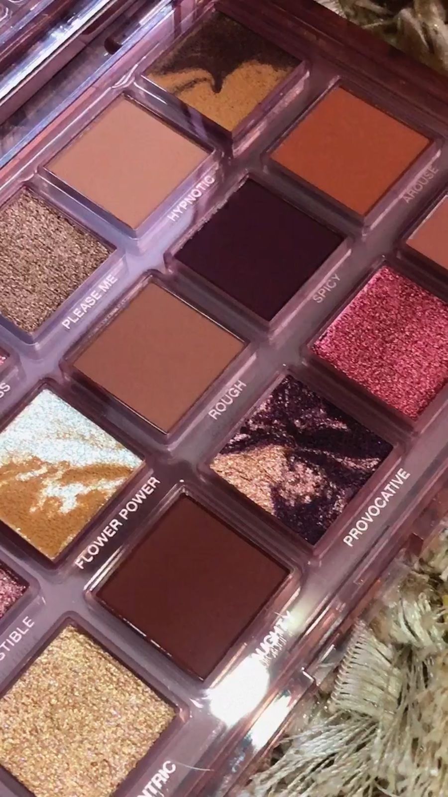 Huda Beauty Naughty Nude Eyeshadow Palette